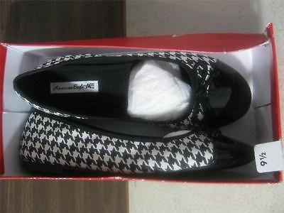 Women American Eagle by Payless Black and White Cloth Flat Shoes Size 