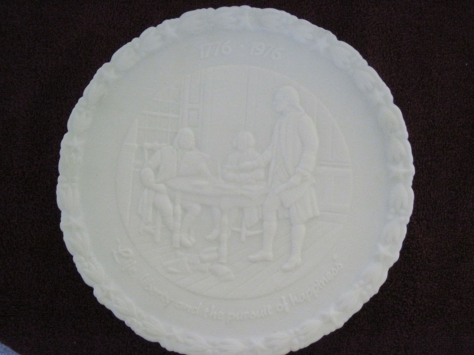 FENTON BICENTENNIAL PLATE#2 LIFE LIBERTY PERSUIT OF HAPPINESS MILK 