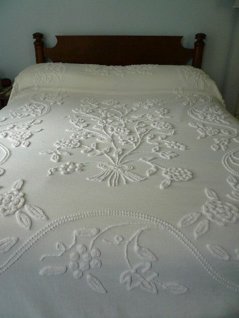 Vintage CABIN CRAFT White Chenille Bedspread 81 X 103 Candlewick