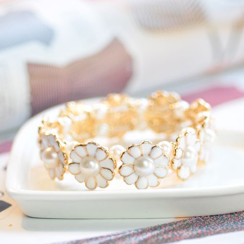 Beautiful Korea Fresh daisy pearl flower petals stretch bracelet
