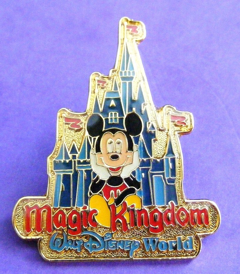 Disney Pin Walt Disney World Gold Magic Kingdom Cinderella Castle.