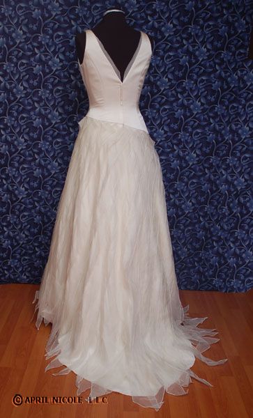 Cream Silk Satin & Organza Unique Sleeveless Wedding Dress 6 NWD