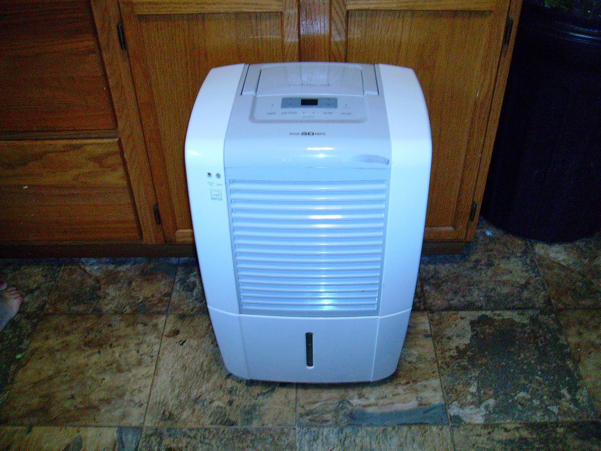 FRIGIDAIRE LAD504TDL 50 PINT DEHUMIDIFIER GENTLY USED PERFECT