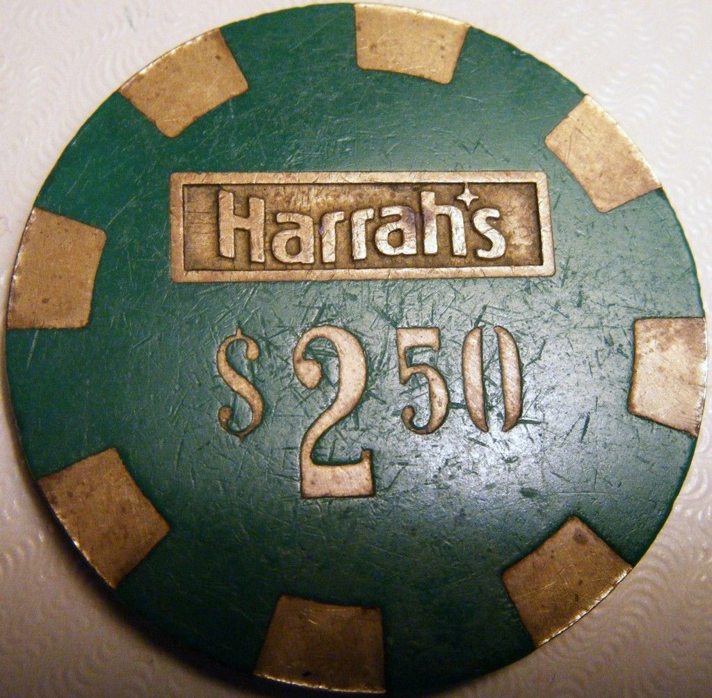 Harrahs $2 50 Chip TCR N5132 Brass Core Green 1980s