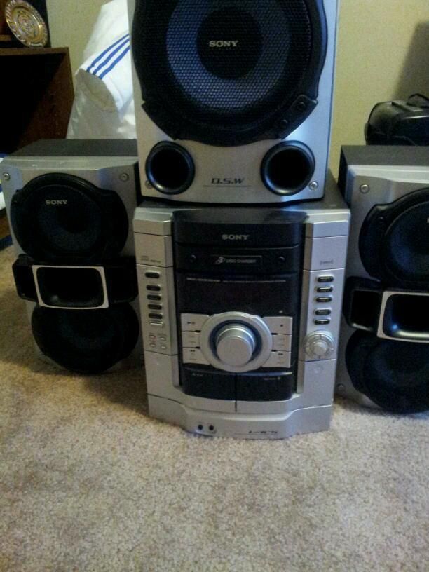  Nice Sony Home Stereo w Subwoofer