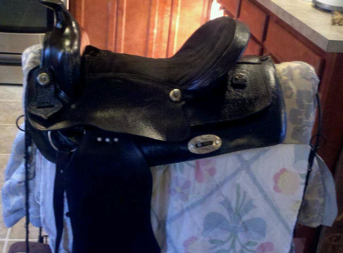 16 Light Weight Black Leather Saddle