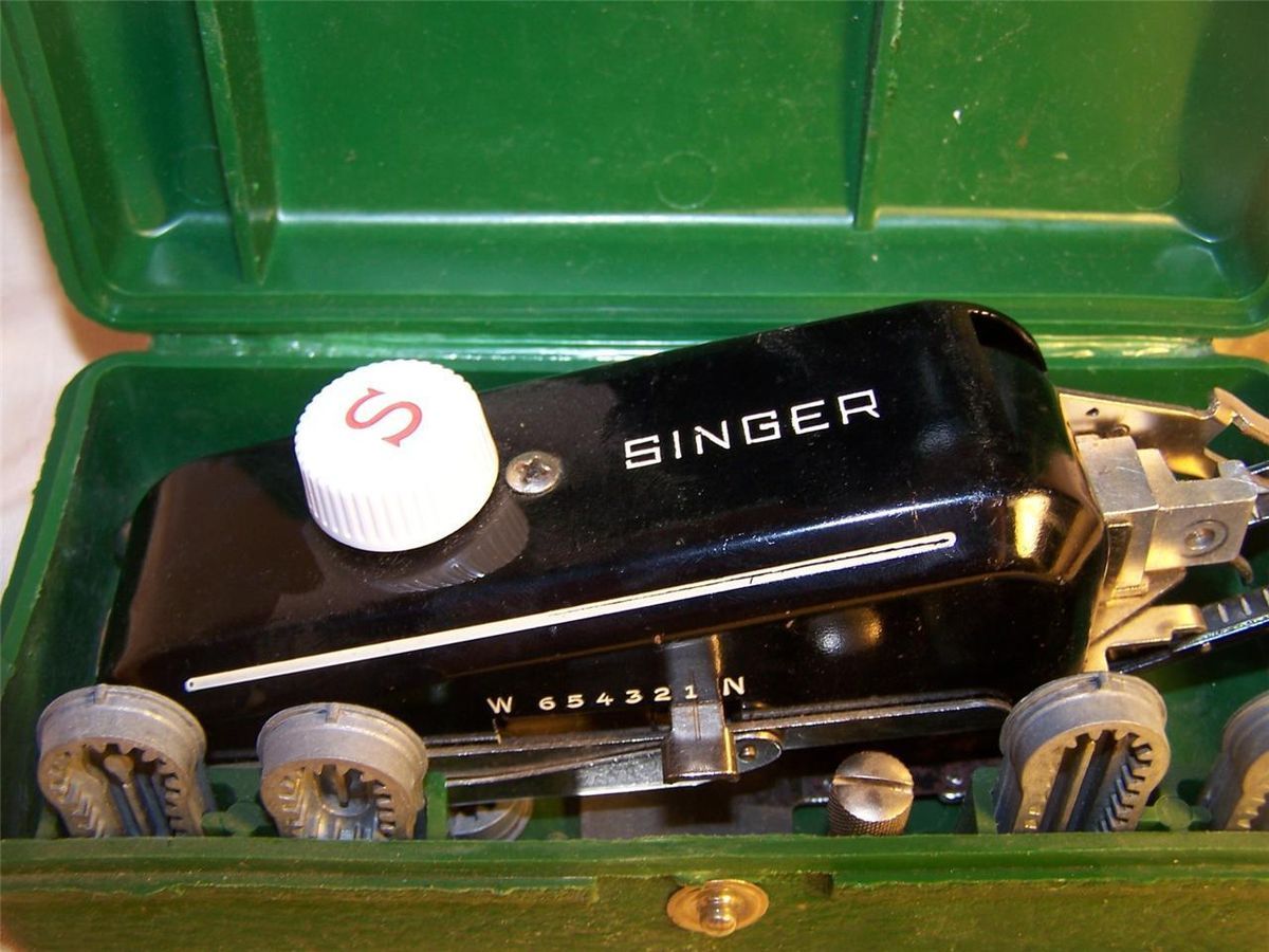 VINTAGE SINGER SEWING MACHINE BUTTONHOLER IN CASE #W654321N USA 160506