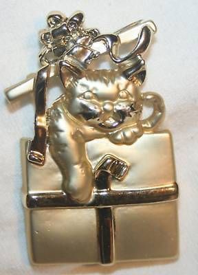 Handsome Goldtn AJC Christmas Kitty Cat Gift Brooch Pin